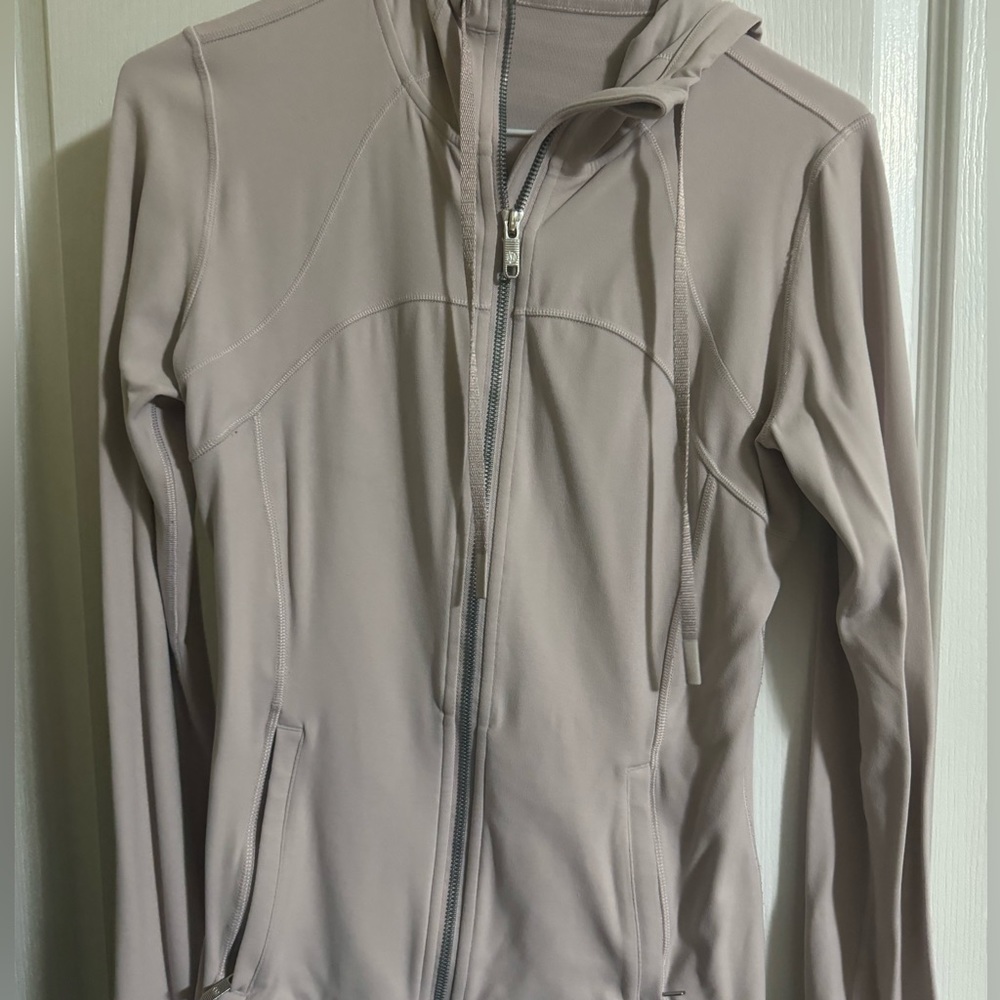 Lululemon size 8 Nulu jacket